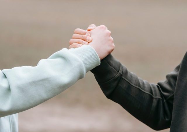 10 ways to earn someone's trust